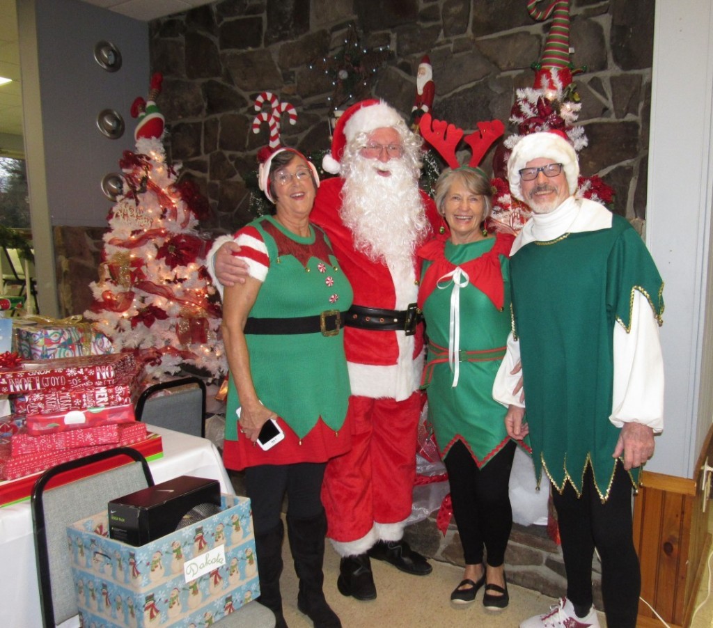 Jim Bohannon, an SPJ member for 45 years, substituted for Santa (who is busy at the North Pole) but still had the help of elves Dec. 13, 2018, to hand out presents from the Chickasaw Point (South Carolina) Women's Club to disadvantaged children from the Collins Children's Home of Seneca, South Carolina. Bohannon is a Westwood One Radio talk host and DC Pro Chapter Hall of Fame member, who also is MC for our annual Dateline Awards and Hall of Fame dinner. He moved to South Carolina from the DC metro area several years ago.